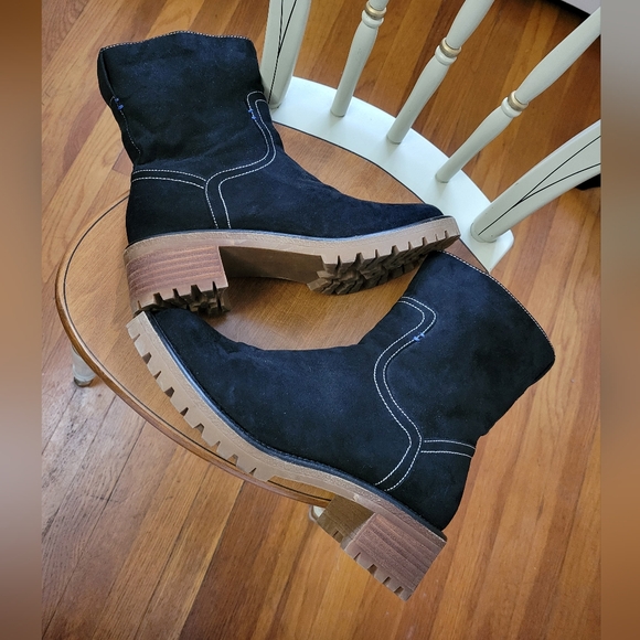 Suede Boots - Picture 4 of 7